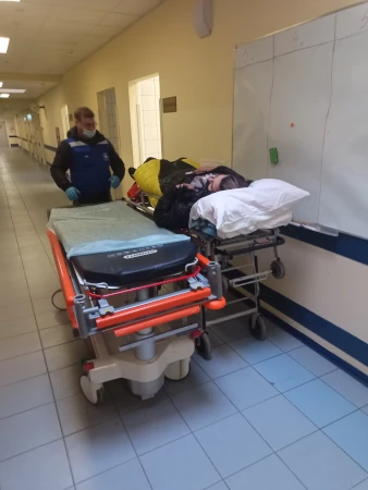 
    Перевозка парализованных из больницы домой
